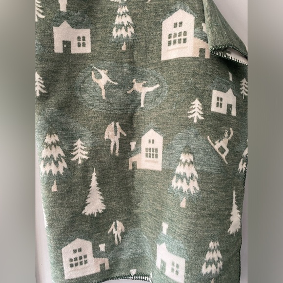 Docofil Winter Holiday Theme Reversible Throw Blanket - Picture 1 of 5